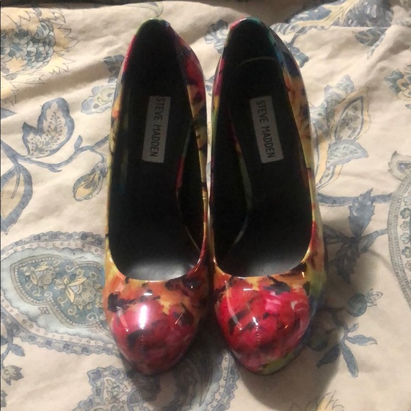 Steve Madden Size 7 Floral Pumps - Picture 2 of 4